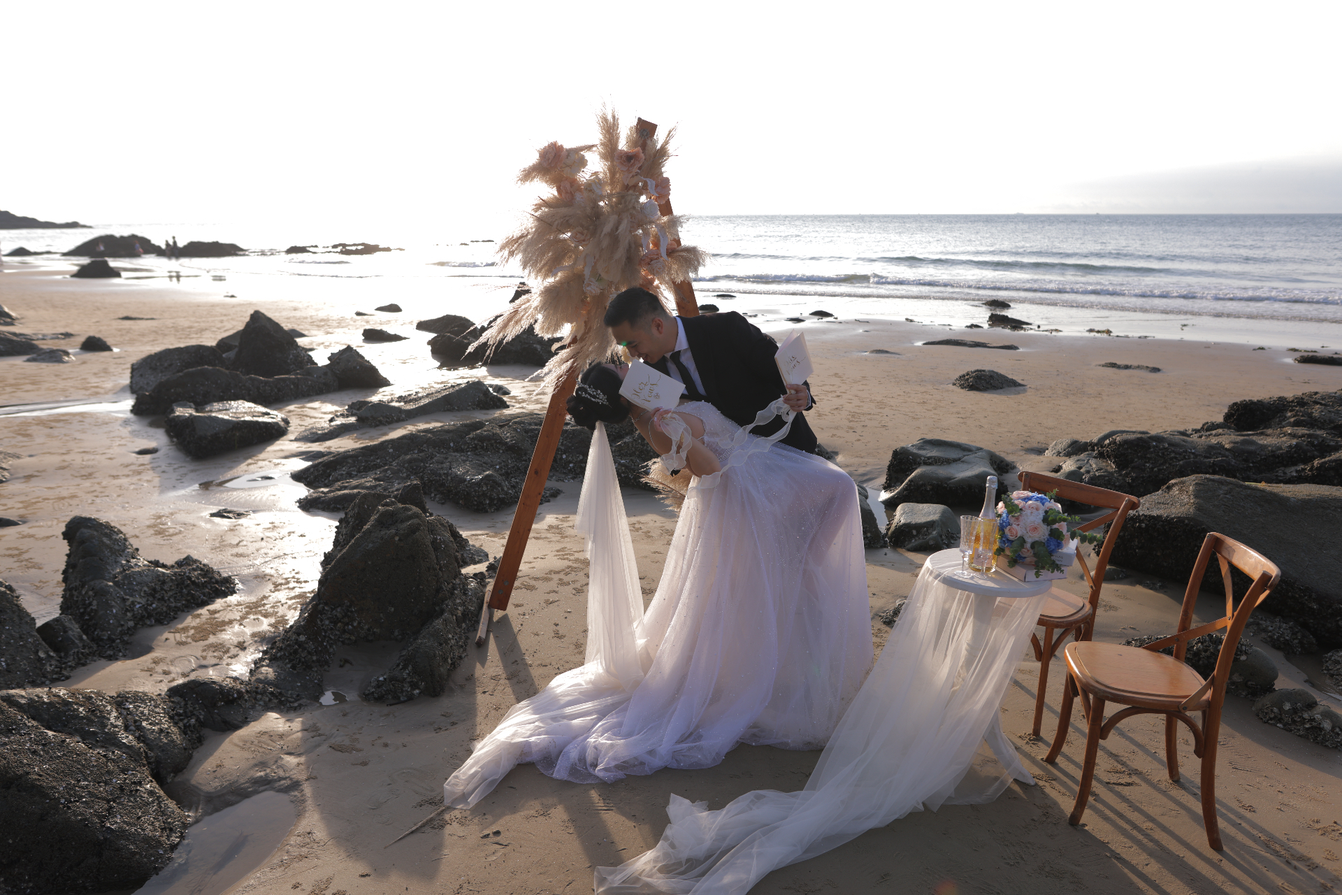 Ngọc Anh und Anh Tuấn am Strand